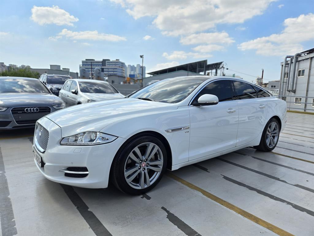 2015 Jaguar Xj (X351) Blanco - Miniatura 2