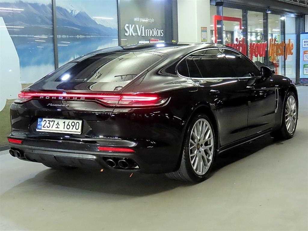 2021 Porsche Panamera (971) Negro - Miniatura 3