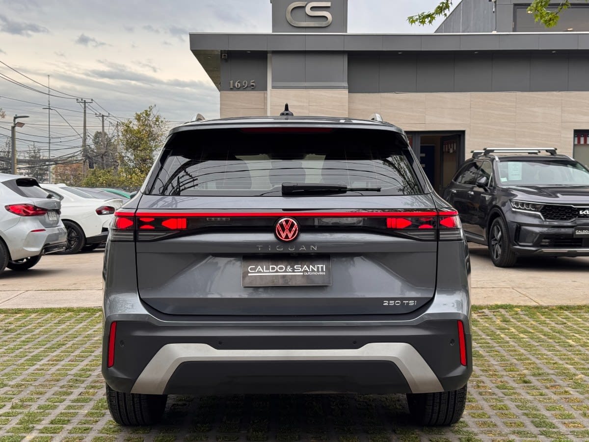 2026 Volkswagen Tiguan TSI Gris - Miniatura 6