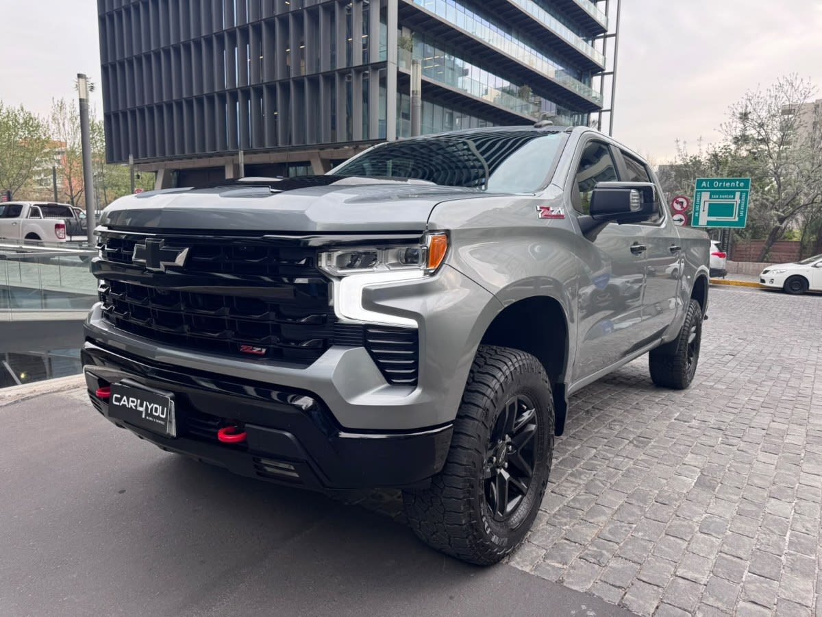 2023 Chevrolet SILVERADO 5.3 Plata - Imagen 1