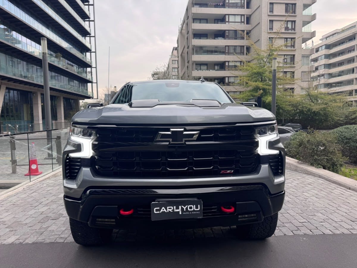 2023 Chevrolet SILVERADO 5.3 Plata - Miniatura 3