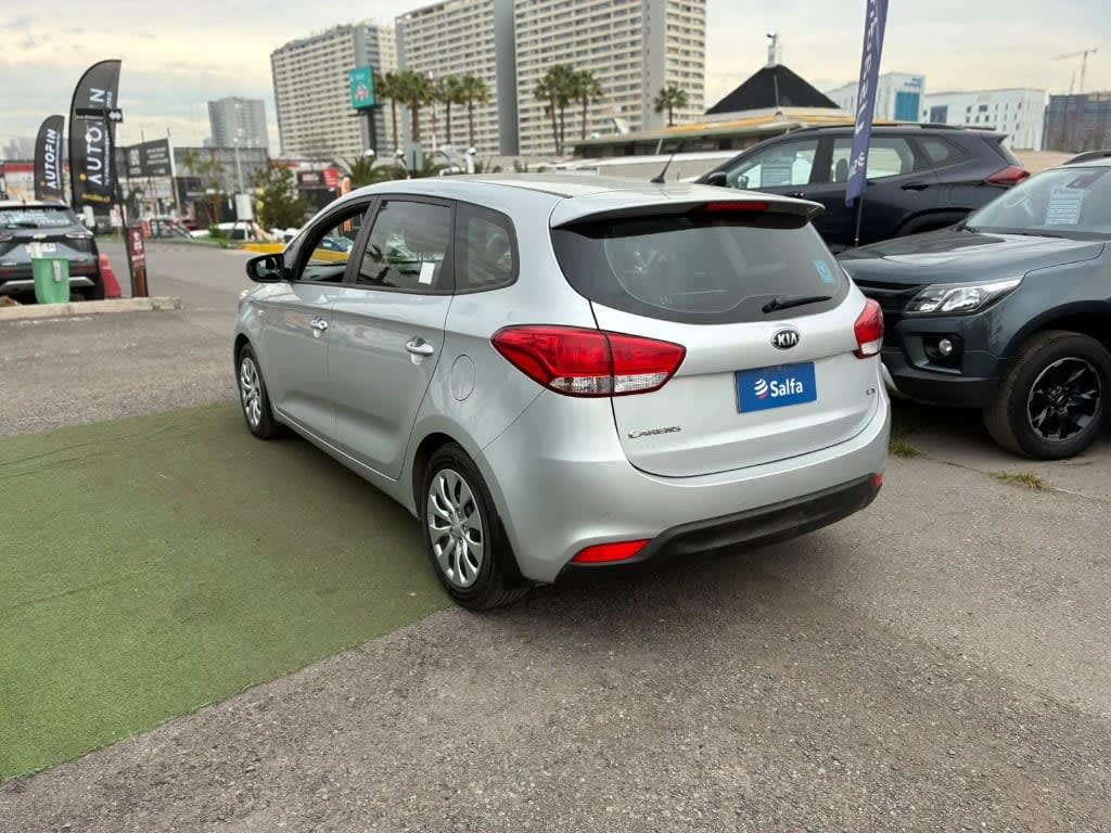 2015 KIA Carens 2.0 Plata - Miniatura 7