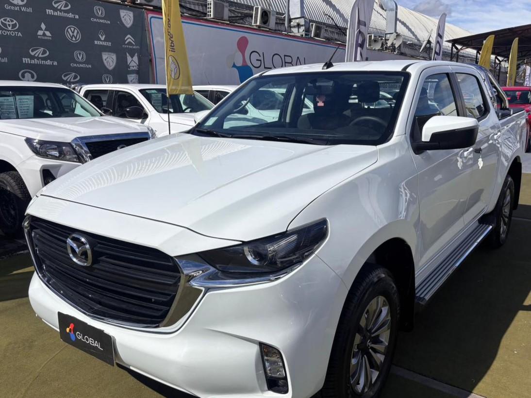 2022 Mazda BT-50 Blanco - Imagen 1
