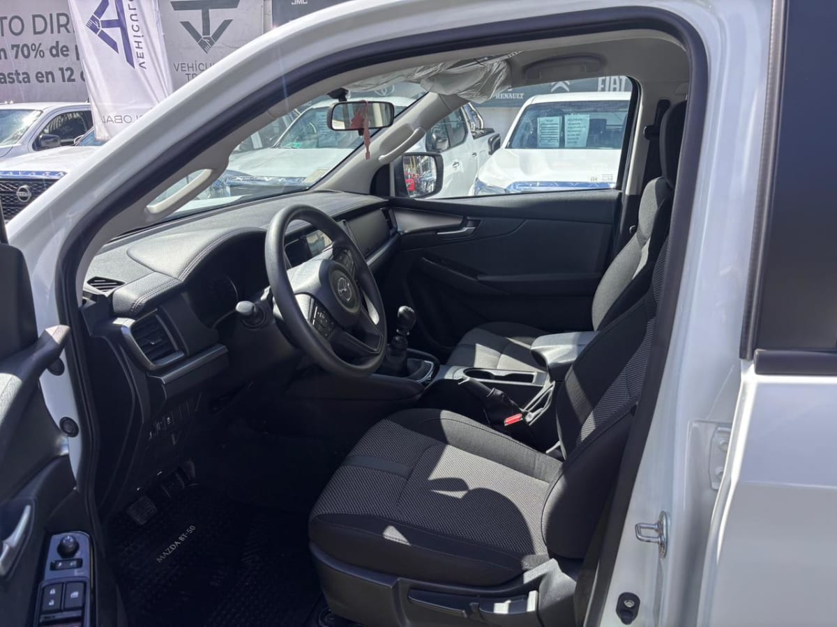 2022 Mazda BT-50 Blanco - Miniatura 10