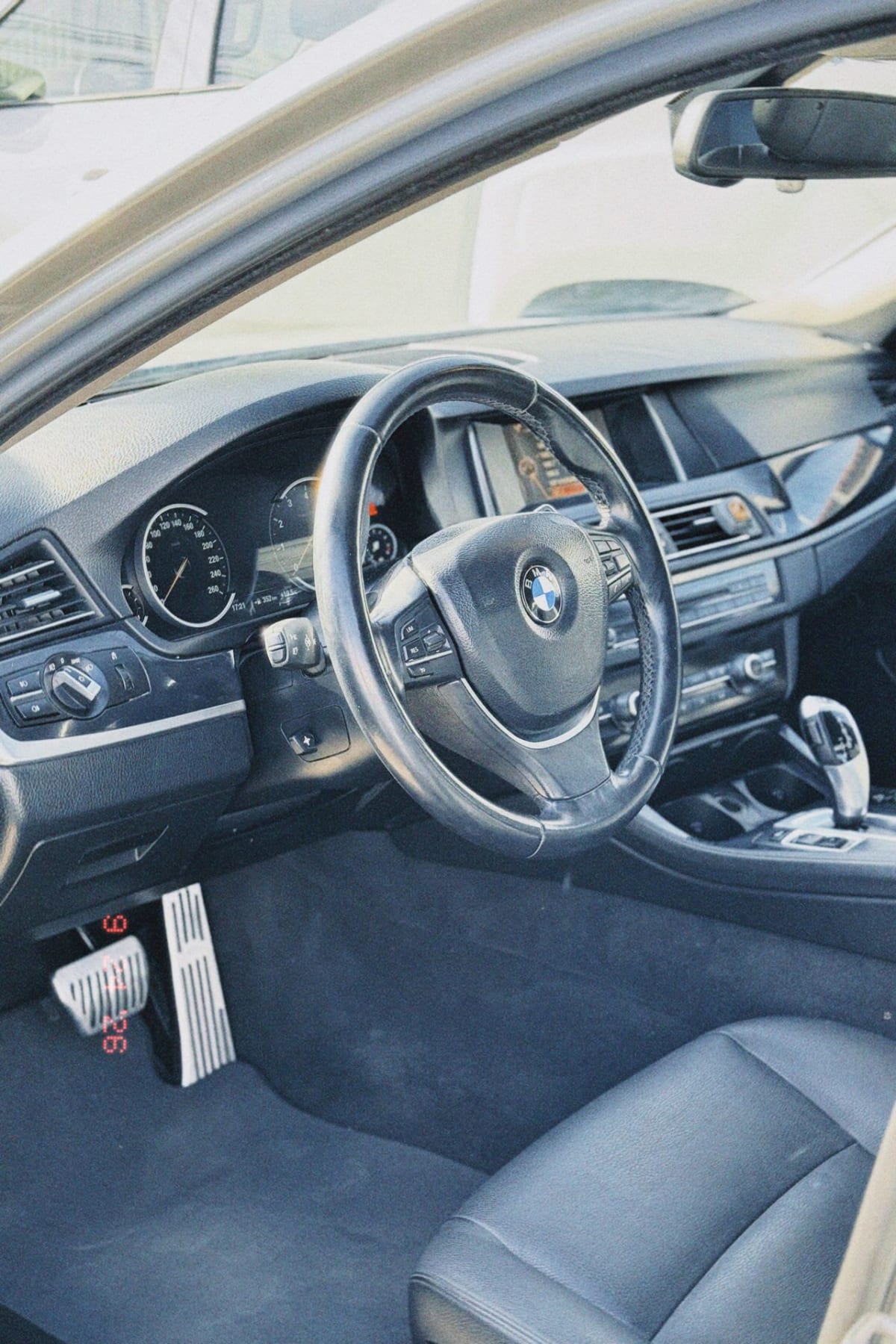 2017 BMW 520 LCI Gris - Miniatura 3