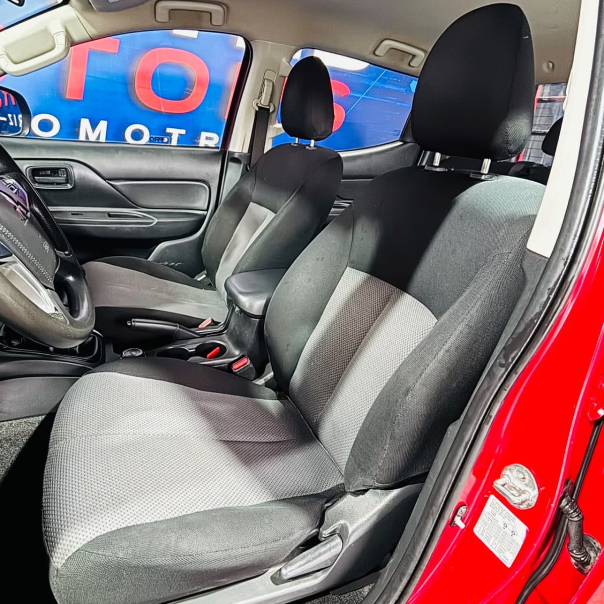2023 Mitsubishi L200 KATANA CRT 4X4 2.4 - Miniatura 10