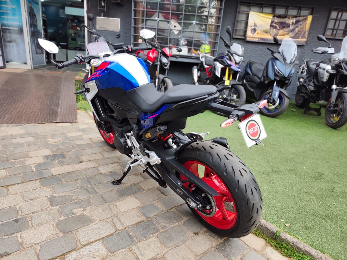2026 BMW F900 R - Miniatura 6