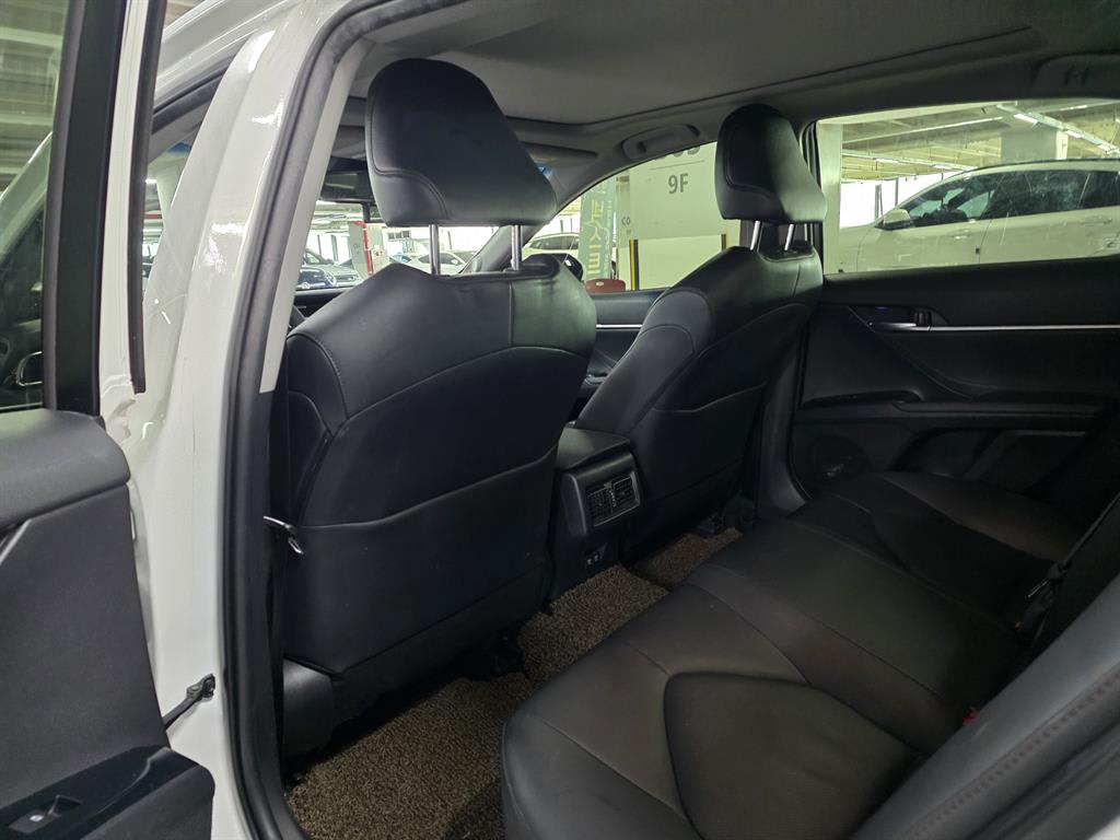 2018 Toyota Camry (XV70) Blanco - Miniatura 5