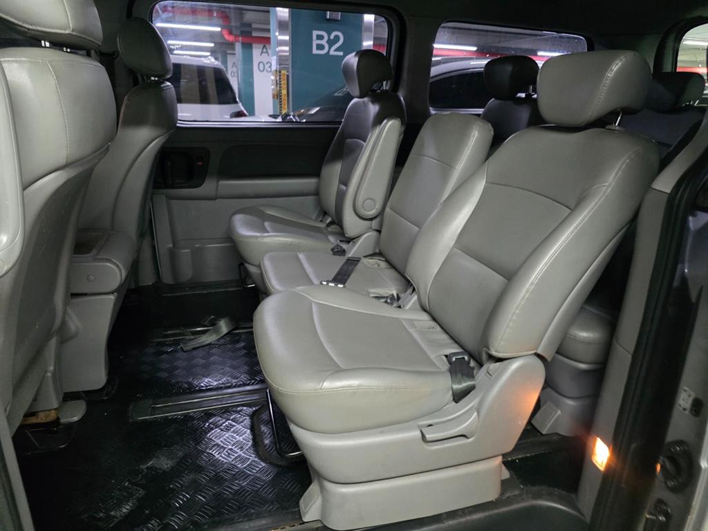 2014 Hyundai Starex 12-seater Plata - Miniatura 7