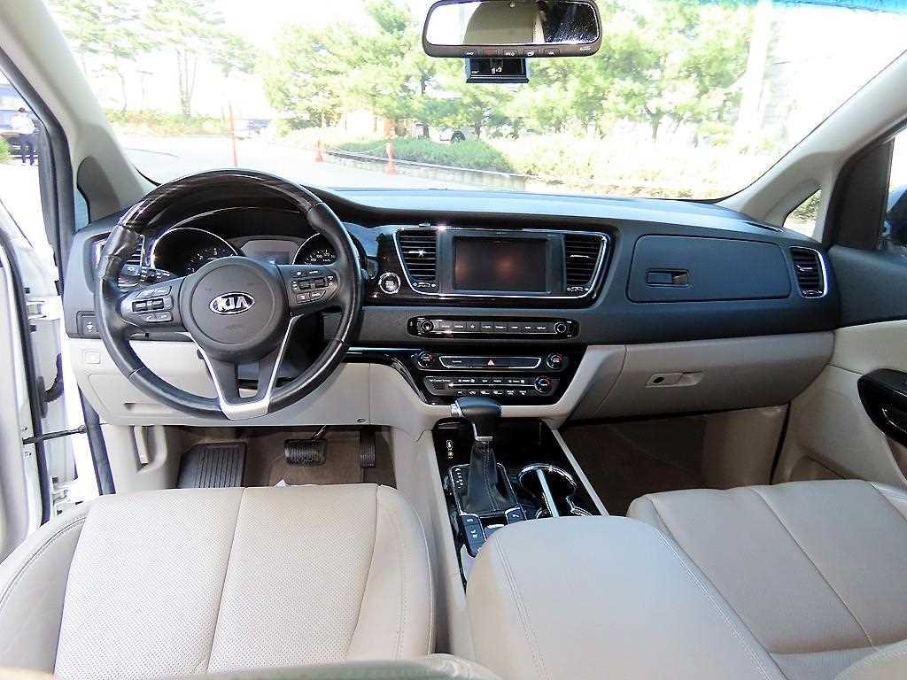 2019 Kia Carnival Diesel Blanco - Miniatura 8