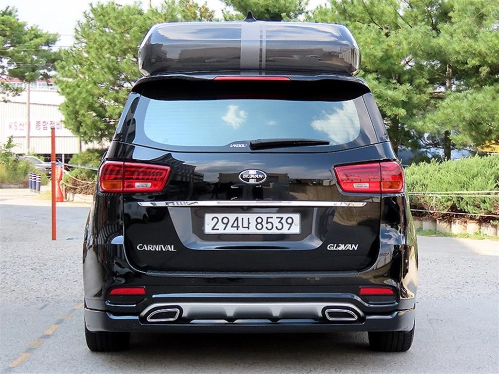 2020 Kia Carnival Gasoline Negro - Miniatura 4