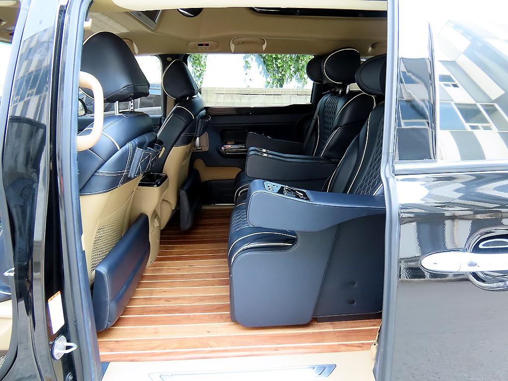 2020 Kia Carnival Gasoline Negro - Miniatura 6