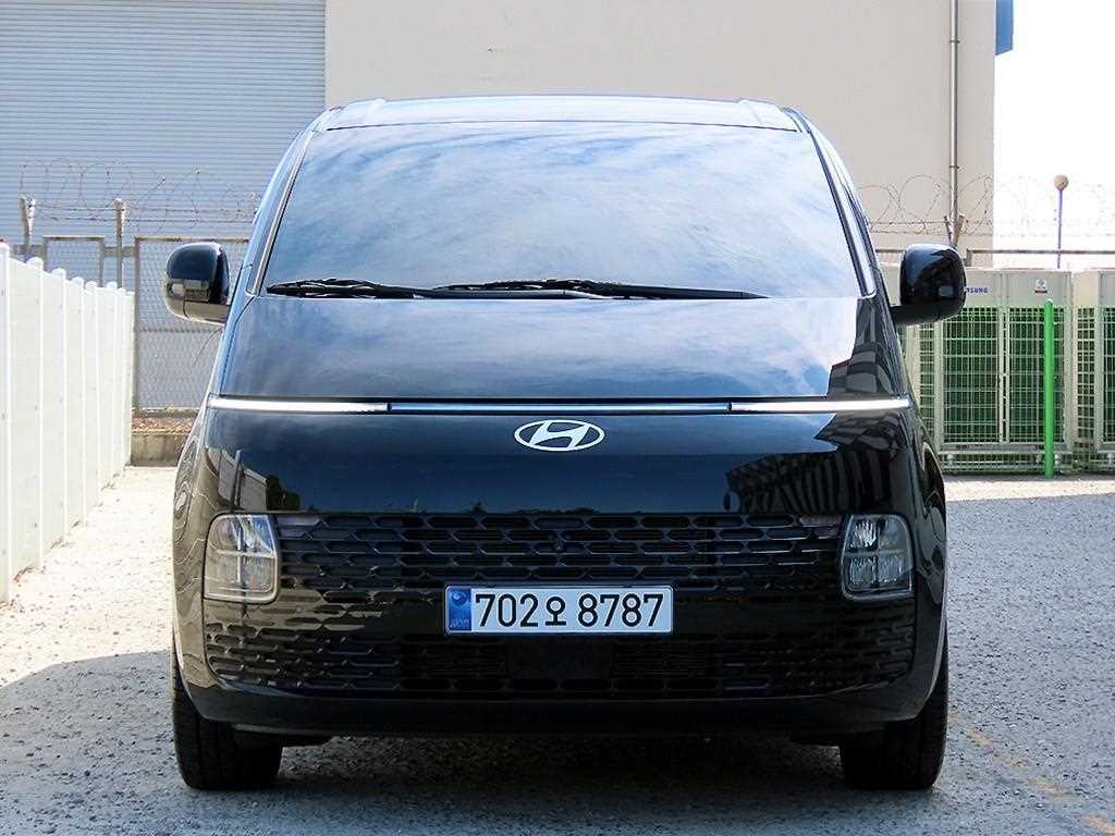 2025 Hyundai Staria Ref 419215 Gasoline Black - Imagen 1