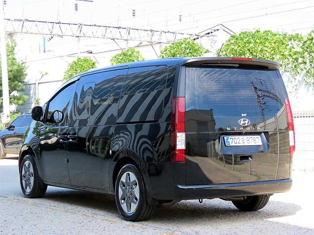 2025 Hyundai Staria Ref 419215 Gasoline Black - Miniatura 3