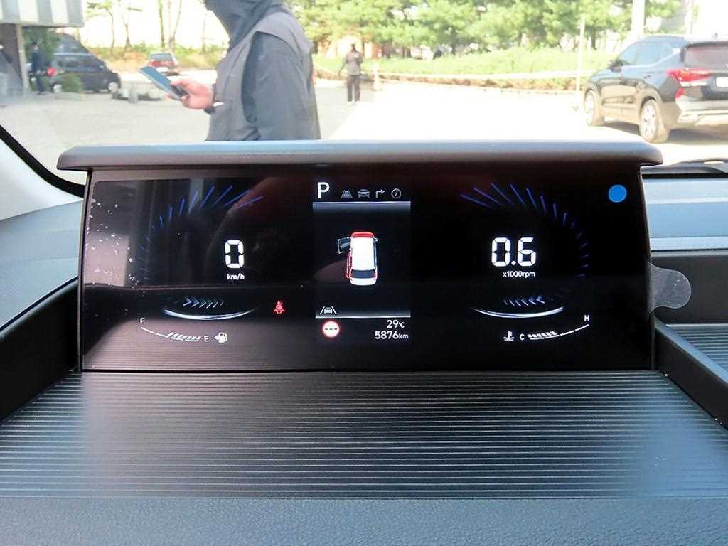 2025 Hyundai Staria Ref 419215 Gasoline Black - Miniatura 10