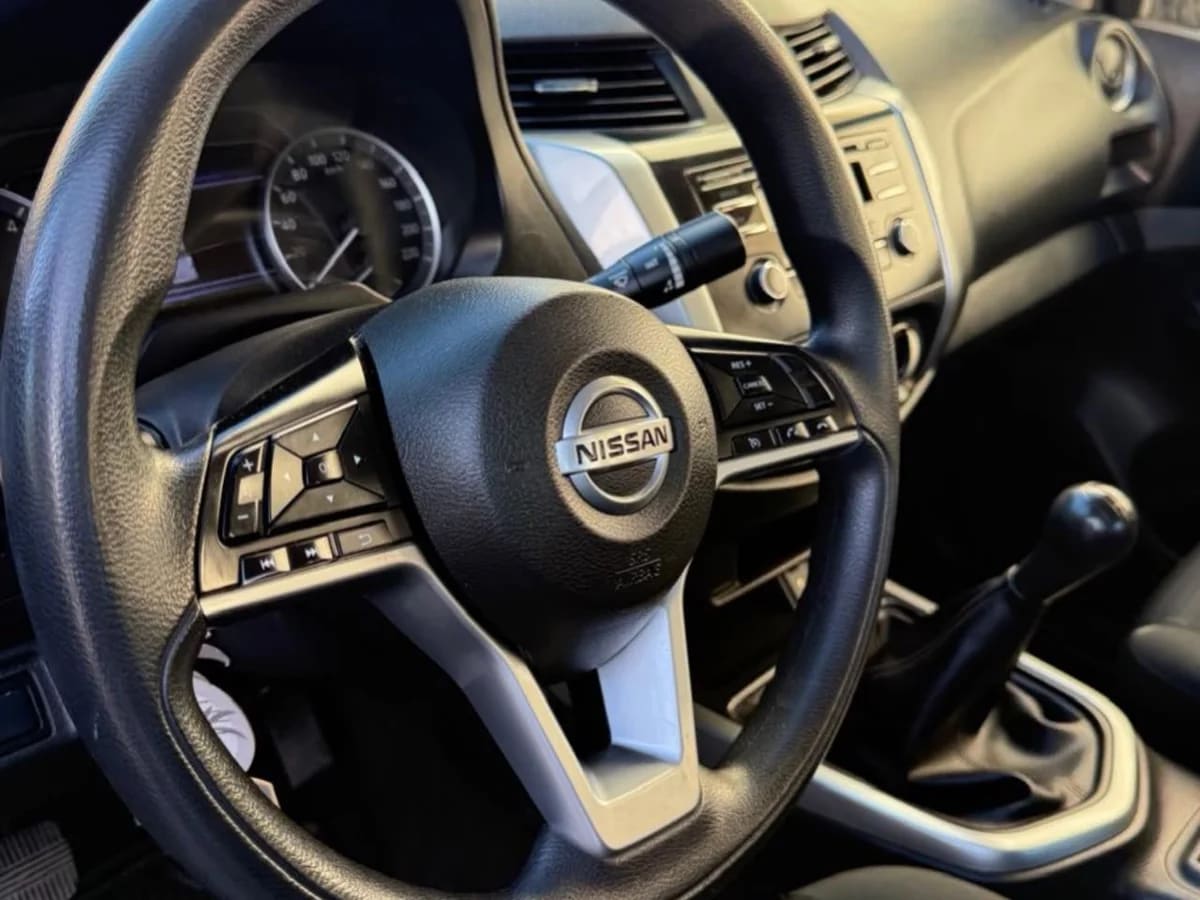 2022 Nissan Navara D Gris - Miniatura 8