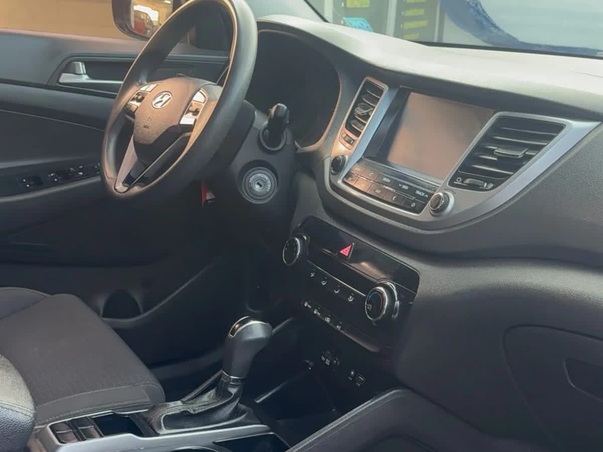 2018 Hyundai Tucson TL Plata - Miniatura 10
