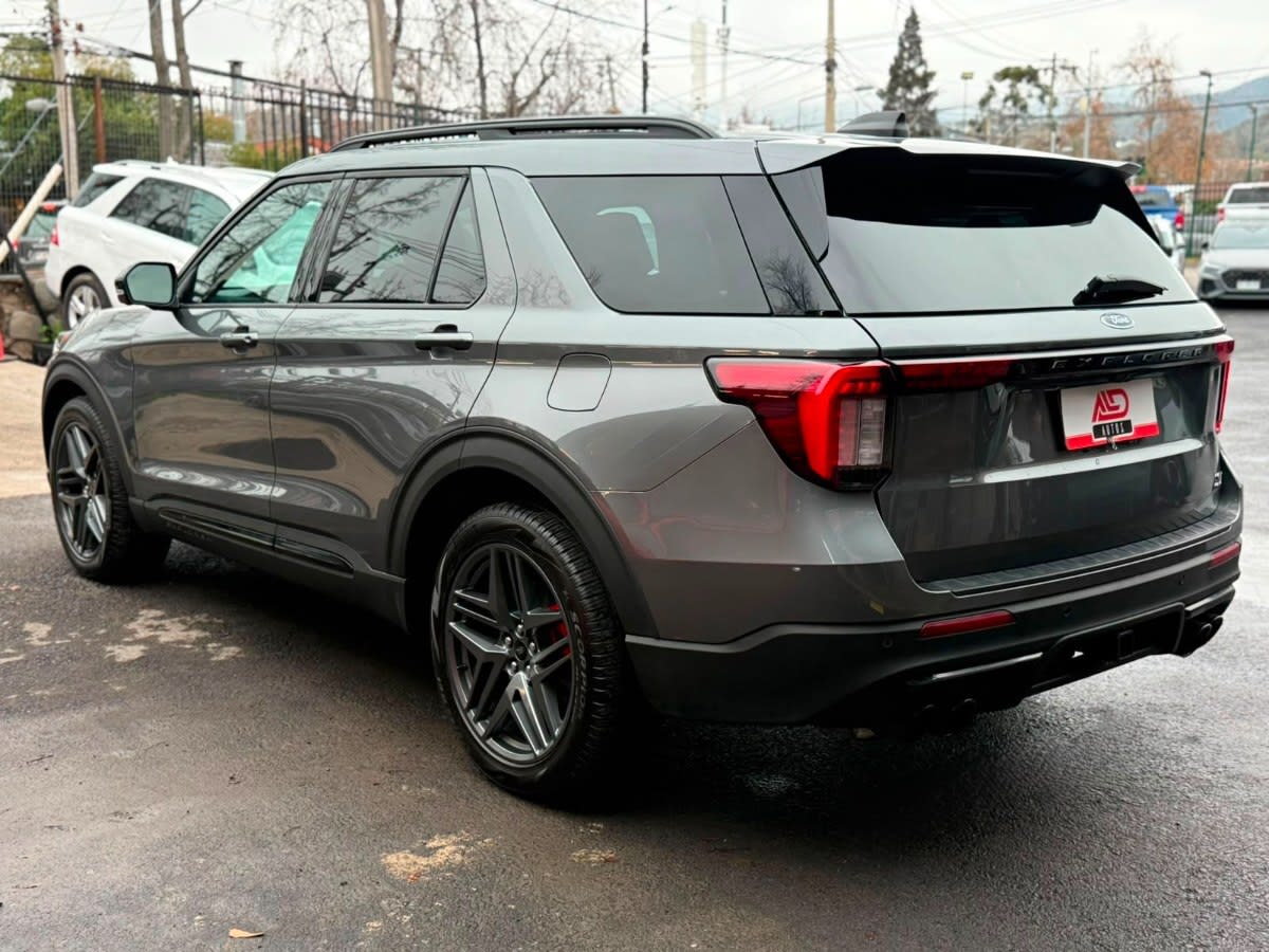 2025 FORD EXPLORER ST Gris - Miniatura 6