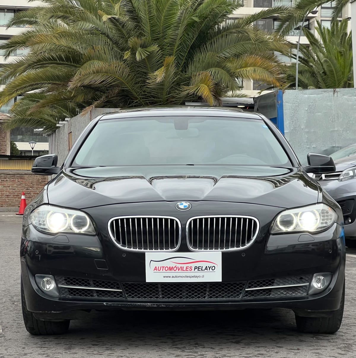 2013 BMW 520 I Negro - Miniatura 2