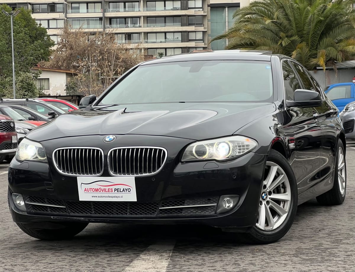 2013 BMW 520 I Negro - Miniatura 3