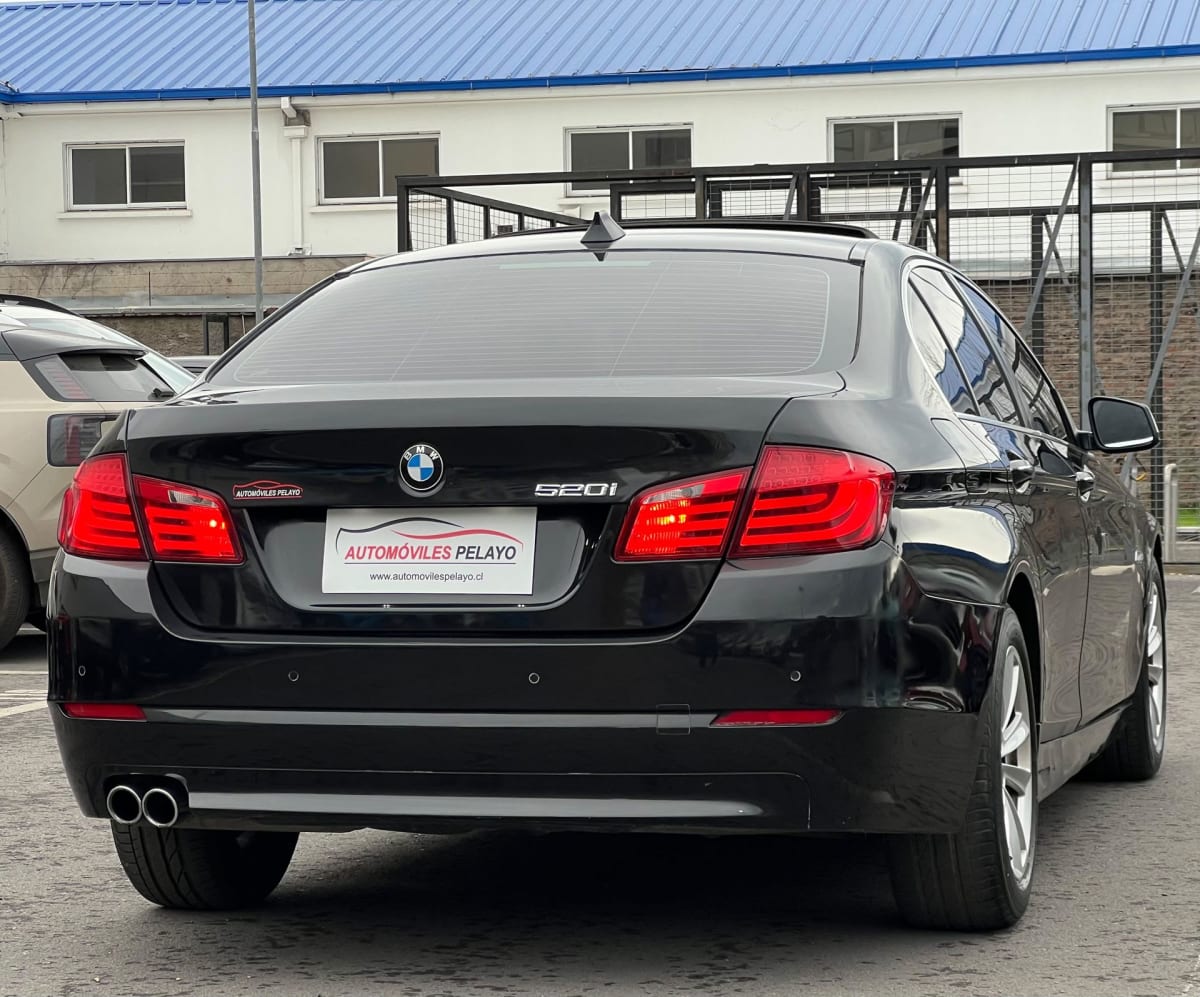2013 BMW 520 I Negro - Miniatura 4