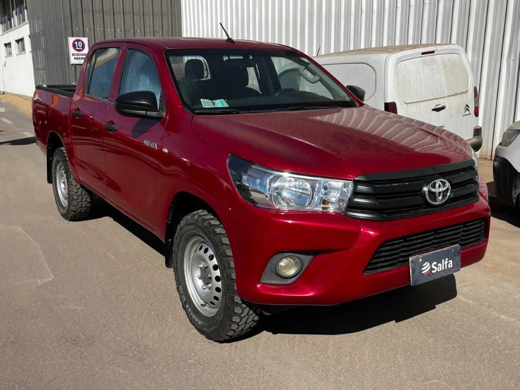 2023 Toyota Hilux DC Rojo - Miniatura 3