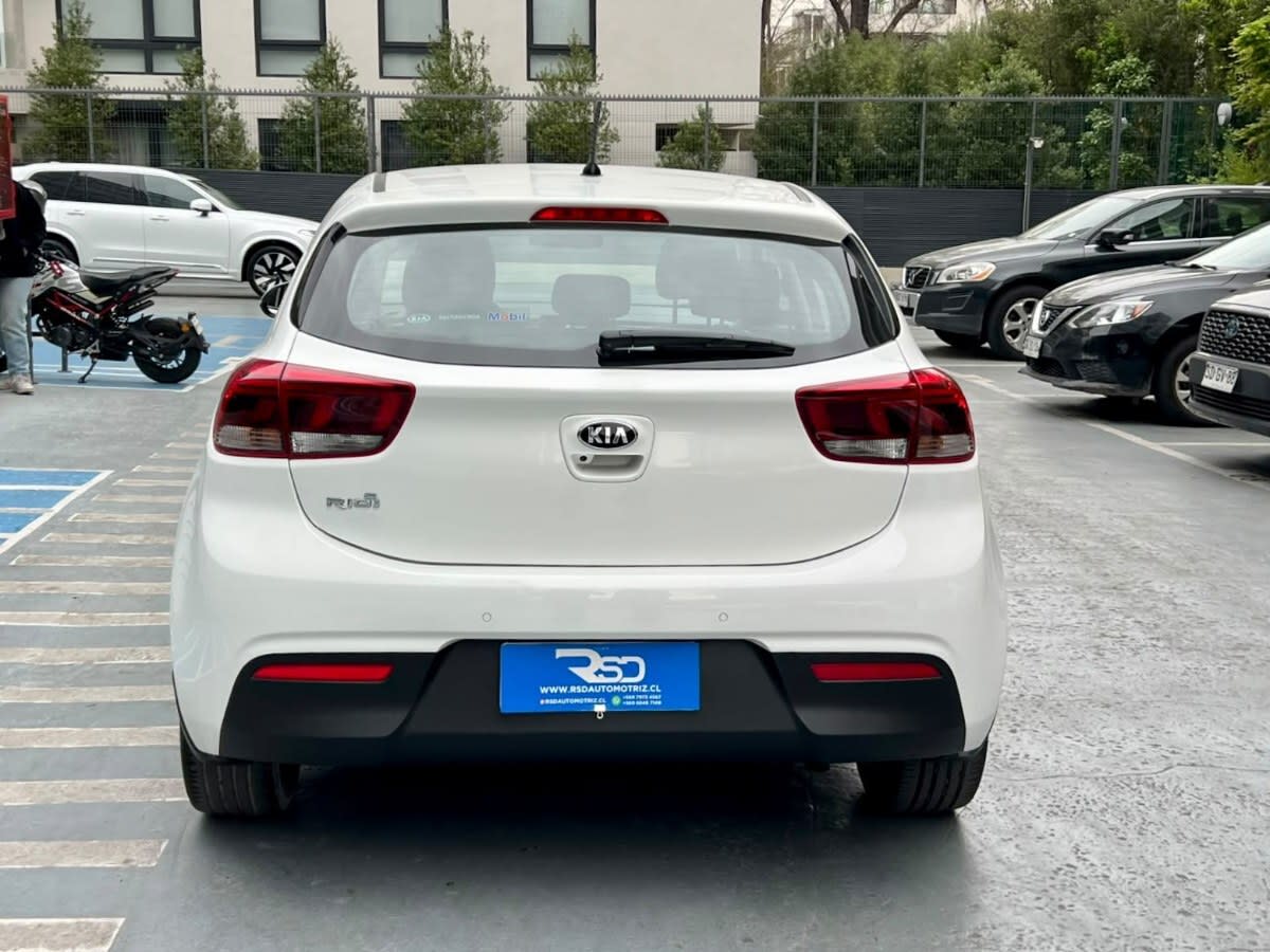 2018 Kia RIO 5 EX Blanco - Miniatura 9