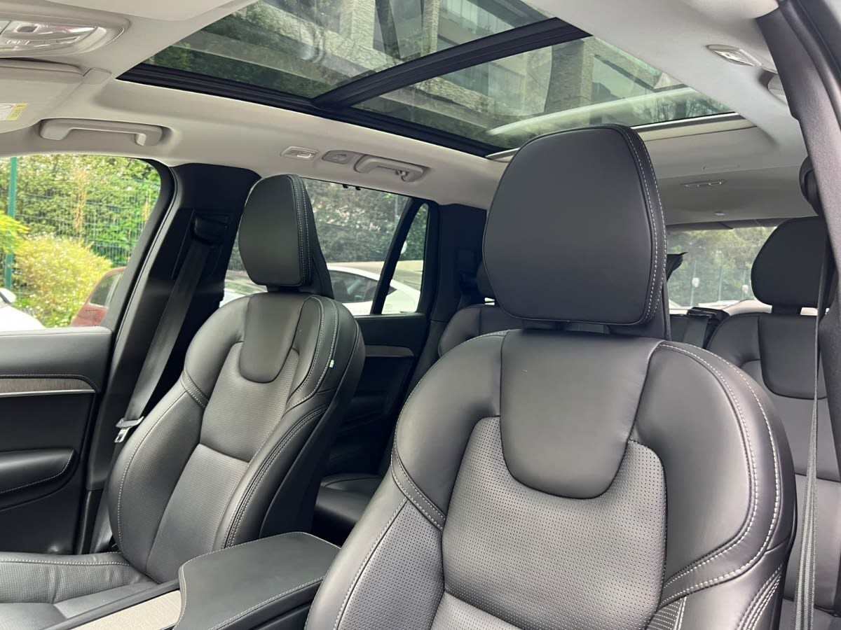 2024 Volvo XC90 T8 Blanco - Miniatura 6