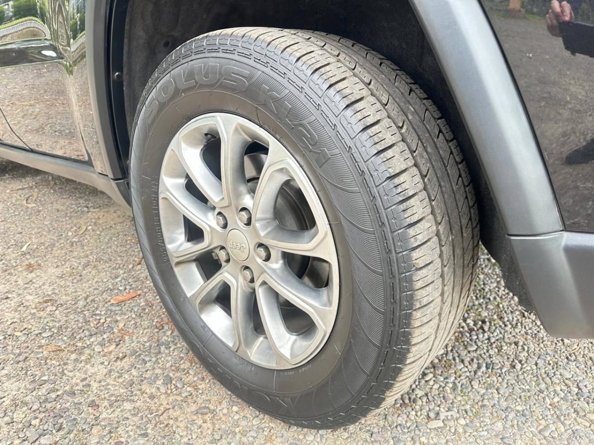 2014 Jeep GRAND CHEROKEE LAREDO Negro - Miniatura 9
