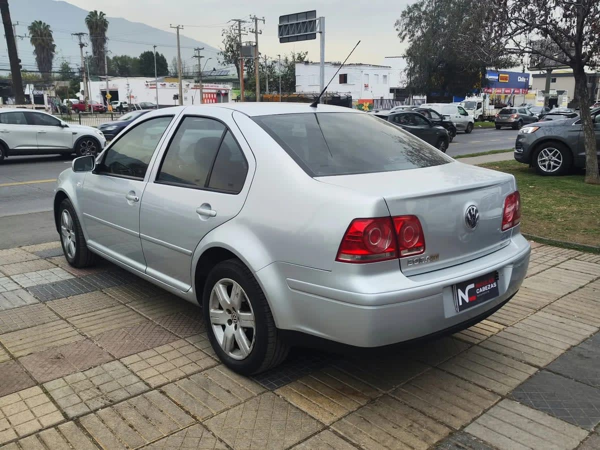 2011 VOLKSWAGEN Bora TRENDLINE Plata - Miniatura 4