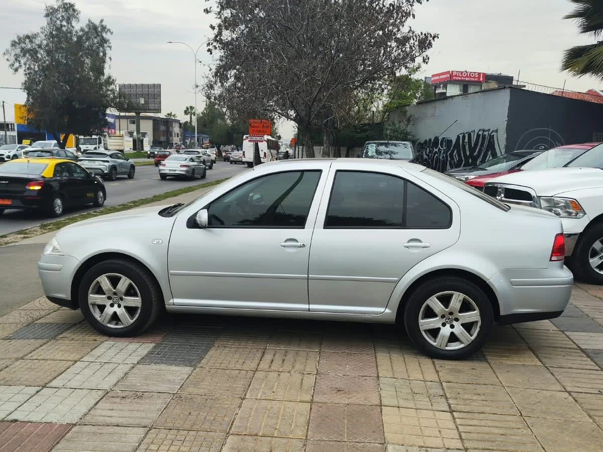 2011 VOLKSWAGEN Bora TRENDLINE Plata - Miniatura 5
