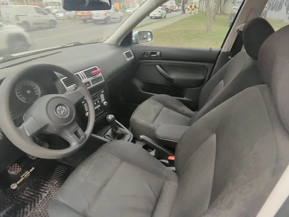 2011 VOLKSWAGEN Bora TRENDLINE Plata - Miniatura 8