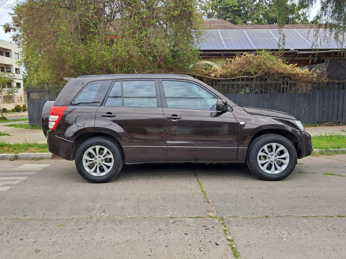 2014 Suzuki GRAND NOMADE - Imagen 1