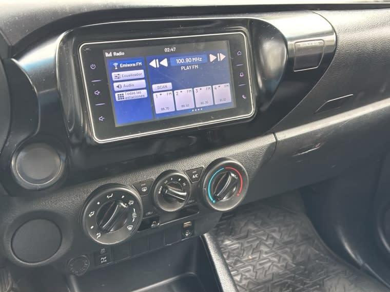 2022 Toyota HILUX Dcab - Miniatura 4