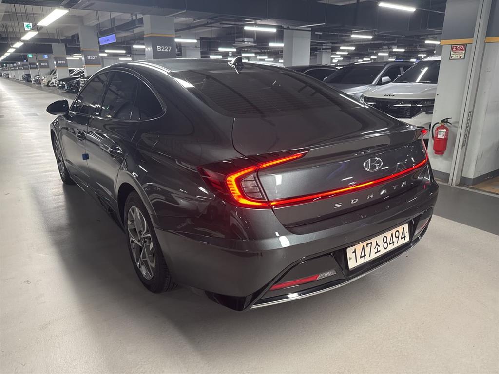 2022 Hyundai Sonata (DN8) Gris - Miniatura 2