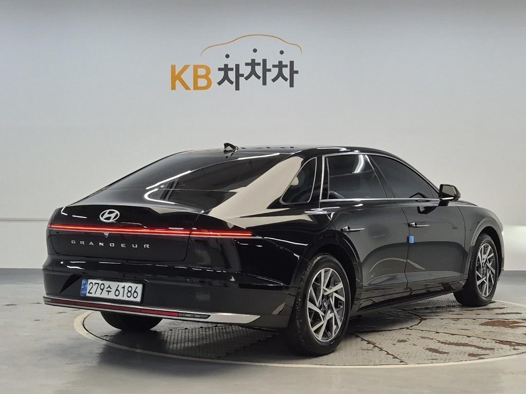 2026 Hyundai Grandeur Hybrid Negro - Miniatura 3