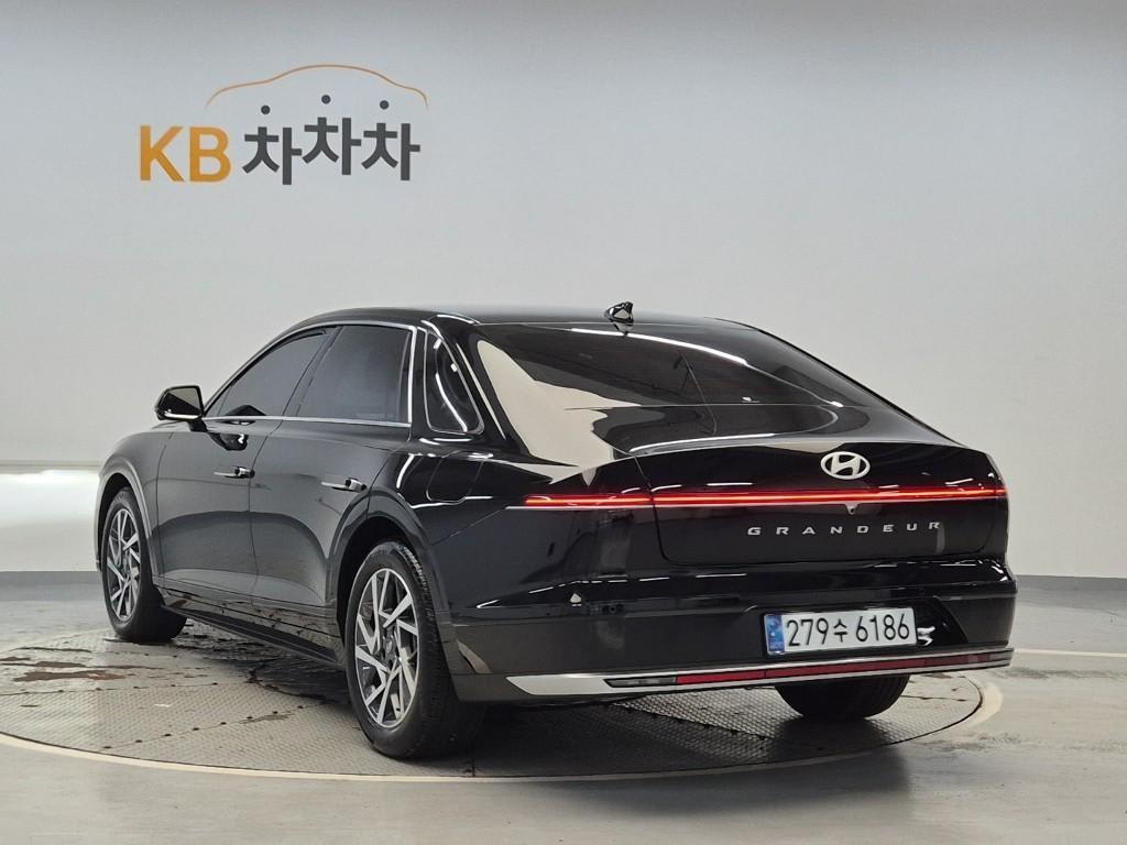 2026 Hyundai Grandeur Hybrid Negro - Miniatura 2