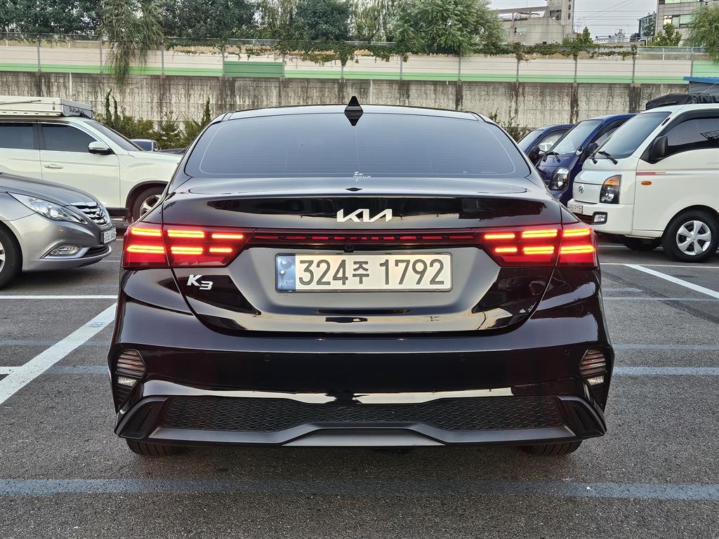 2024 Kia K3 2nd Negro - Miniatura 3