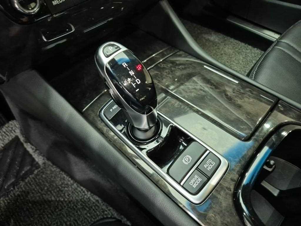 2017 Kia K9 3.3 Plata - Miniatura 8