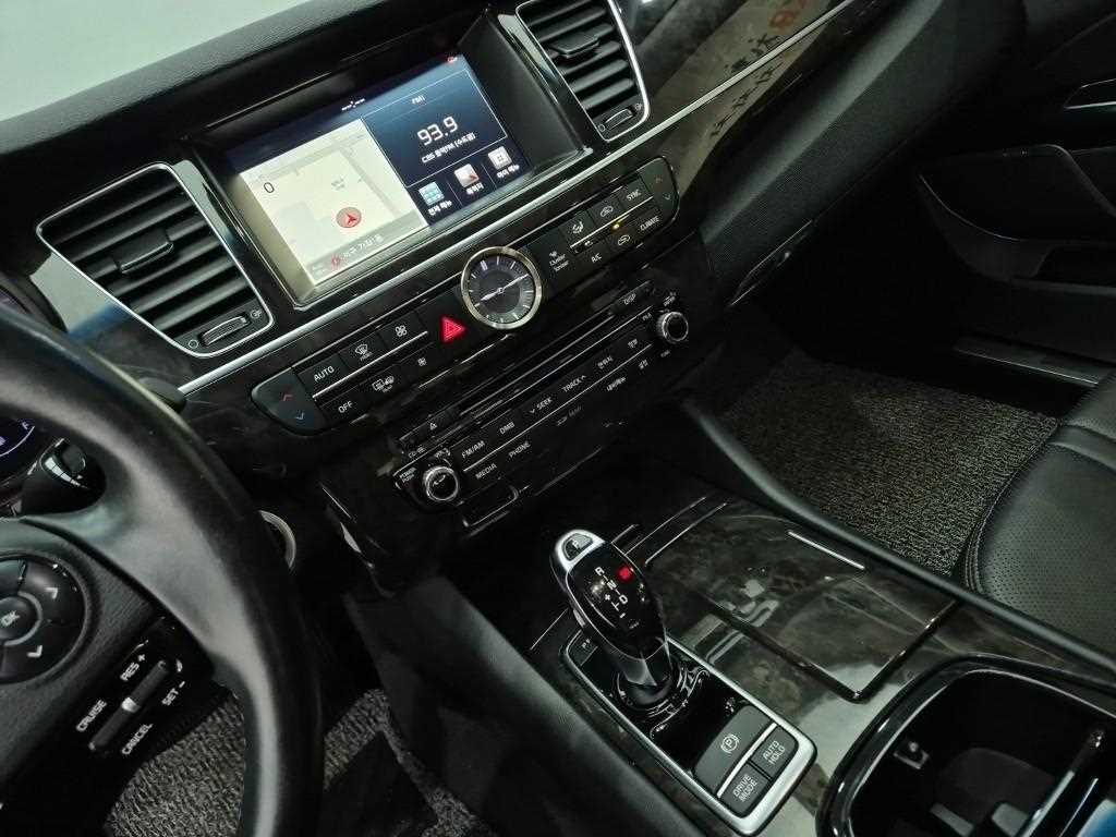 2017 Kia K9 3.3 Plata - Miniatura 10