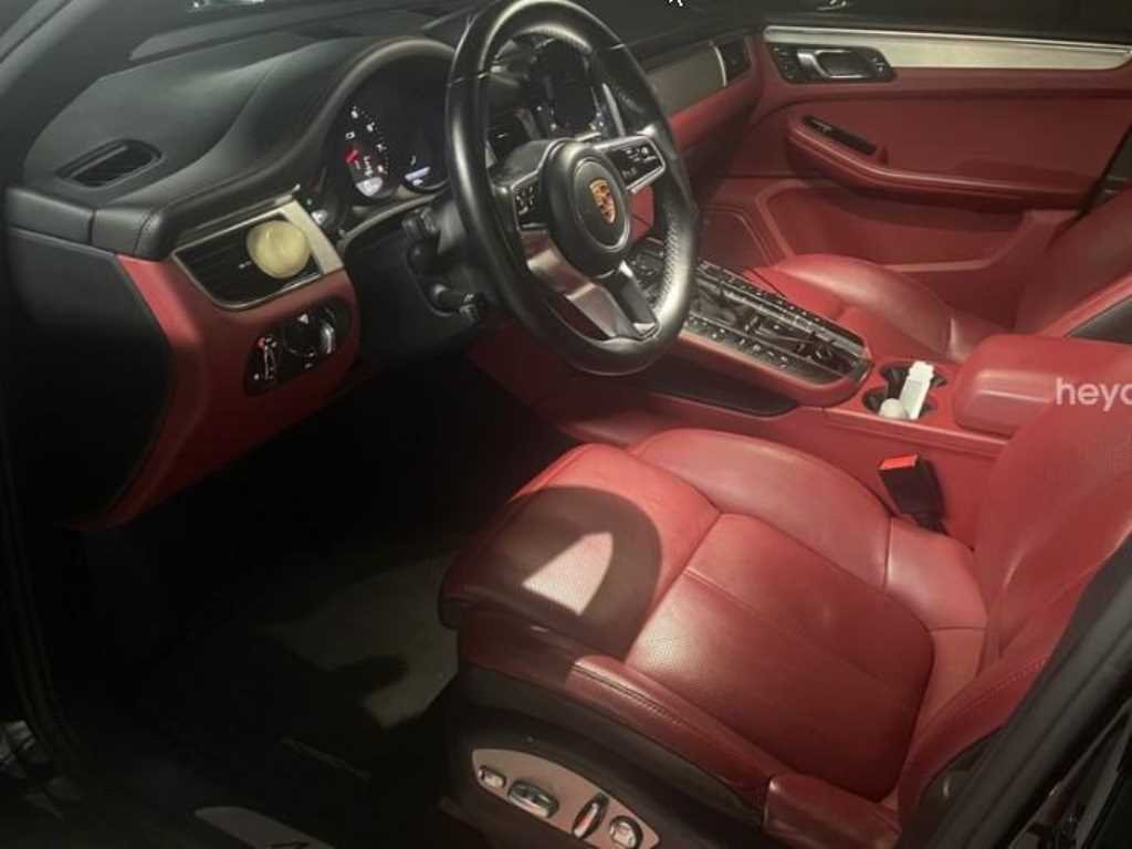 2017 Porsche Macan Gasoline Negro - Miniatura 4