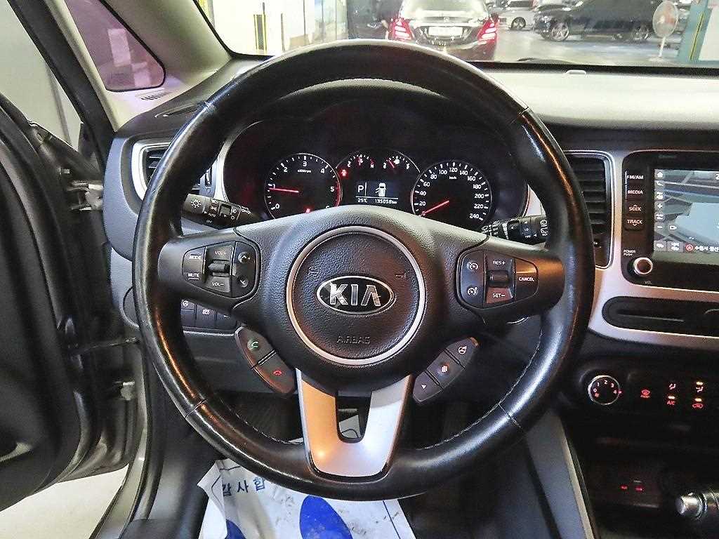 2018 Kia Carens 1.7 Gris - Miniatura 7