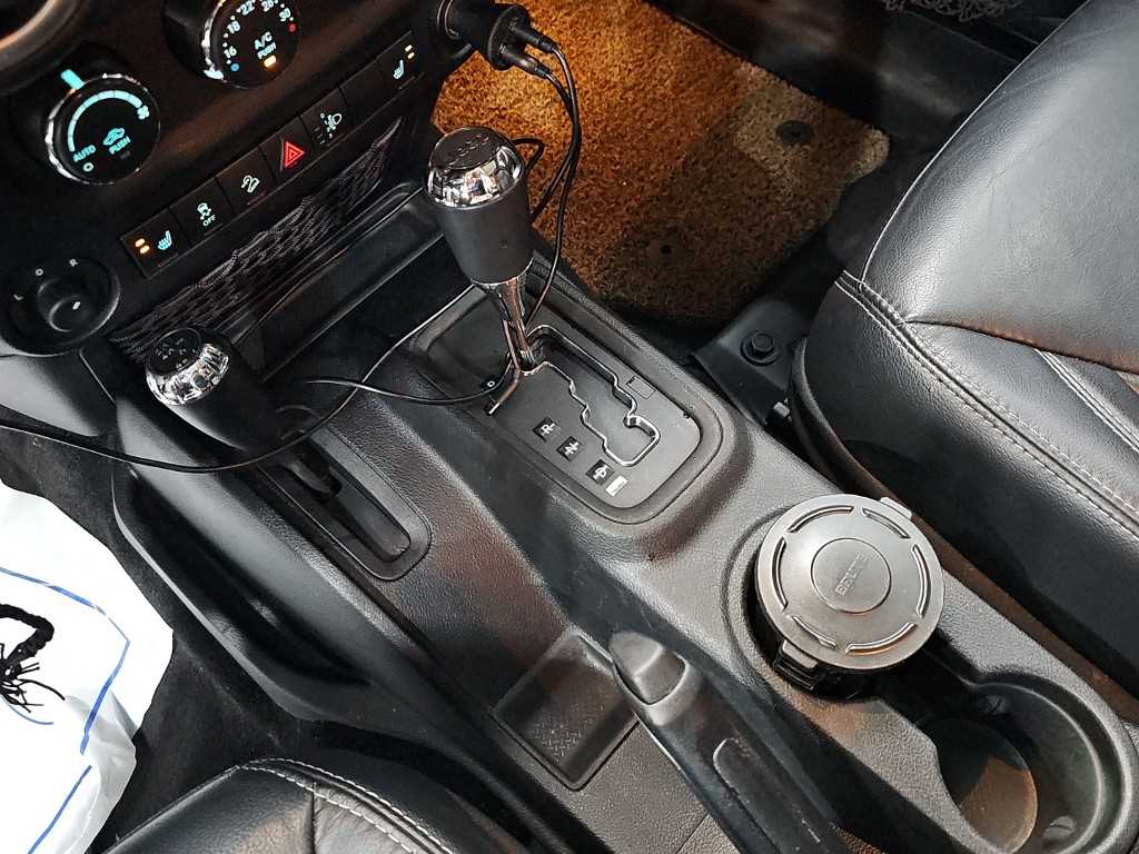 2013 Jeep Wrangler 2.8 Negro - Miniatura 7