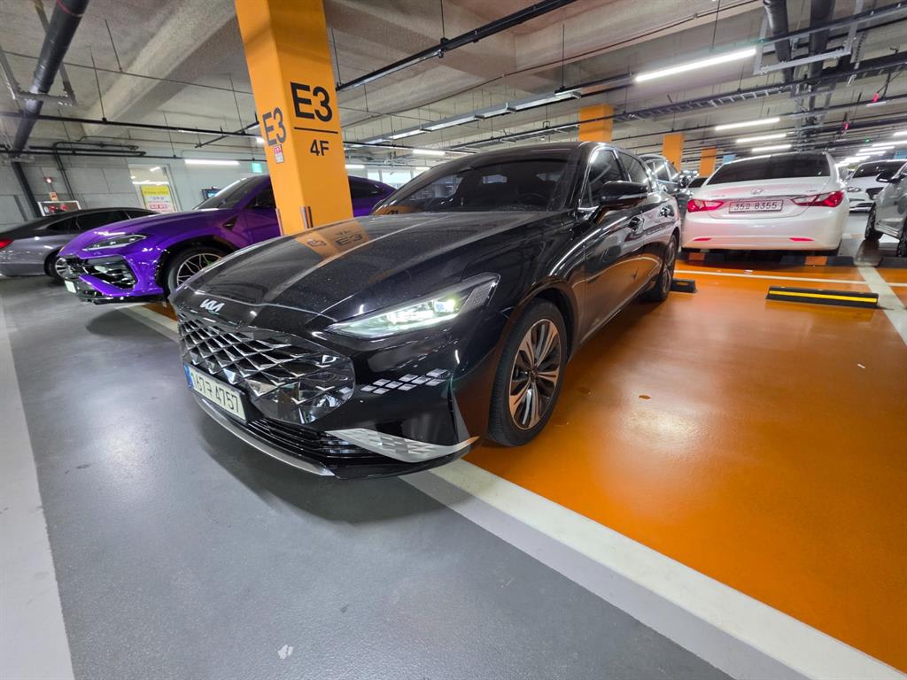 2022 Kia K8 3.5 Negro - Miniatura 2