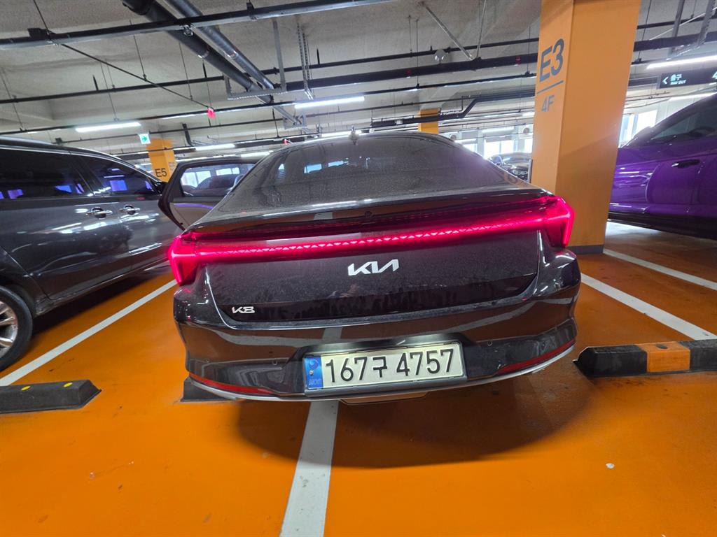 2022 Kia K8 3.5 Negro - Miniatura 4