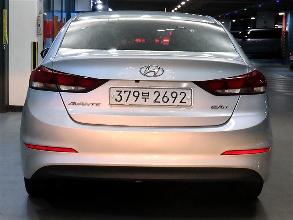 2017 Hyundai Avante AD Gris - Miniatura 5
