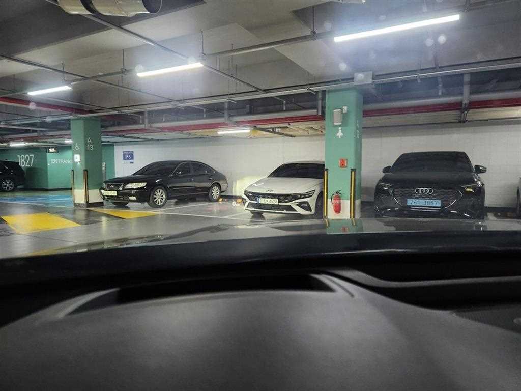 2020 Kia K7 Premier Negro - Miniatura 4