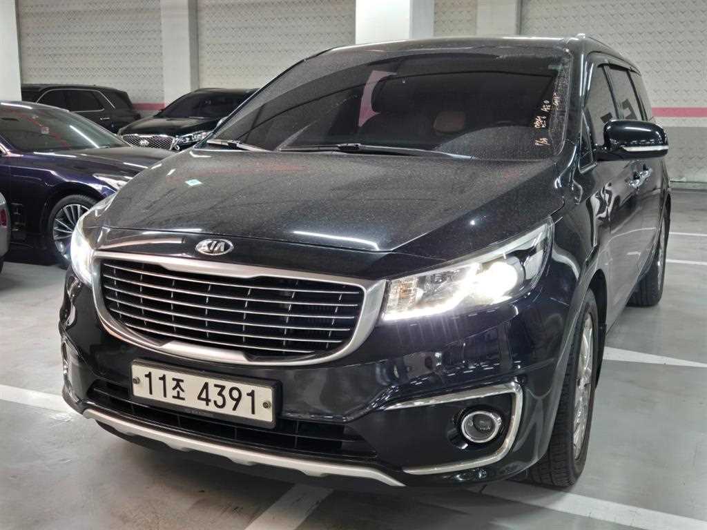 2016 Kia Carnival Diesel Negro - Imagen 1
