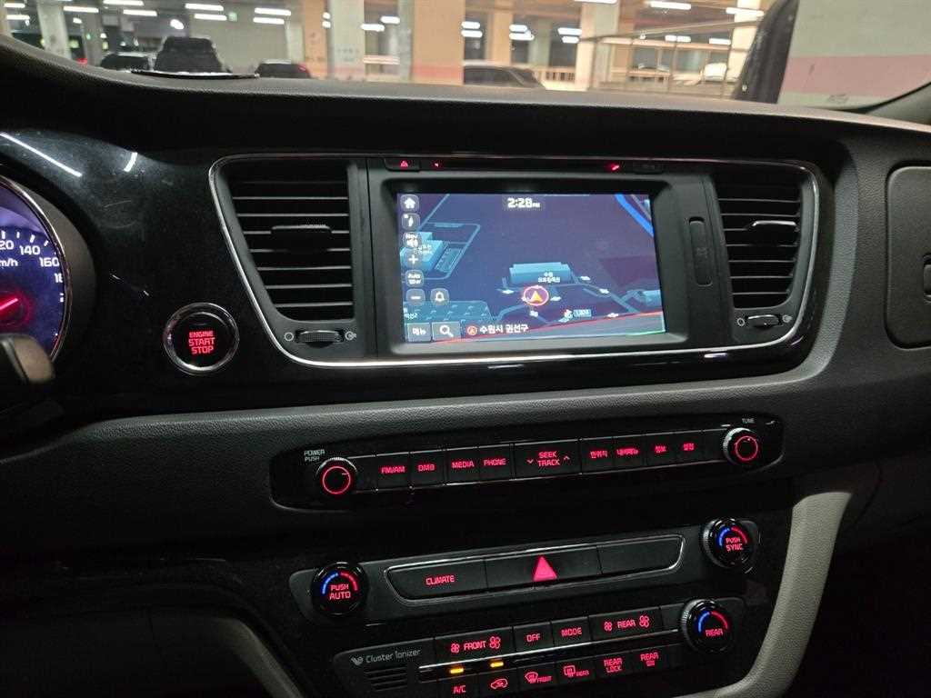 2016 Kia Carnival Diesel Negro - Miniatura 10