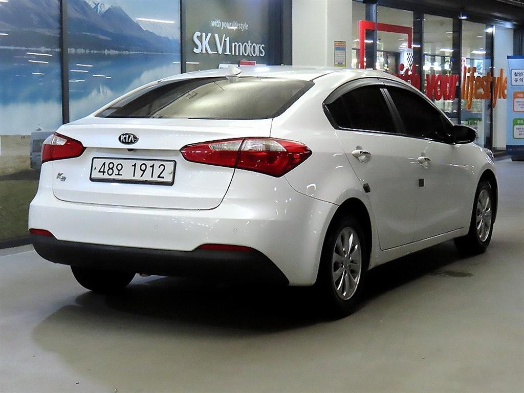 2014 Kia K3 1.6 Blanco - Miniatura 4